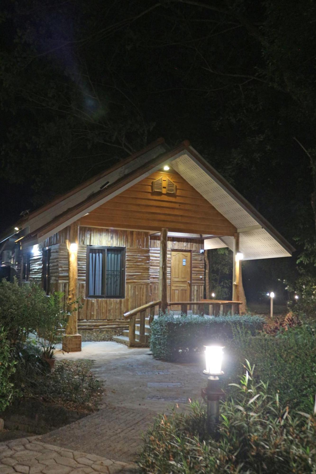 Baan Khue Wieng Resort Mae Sariang Eksteriør billede