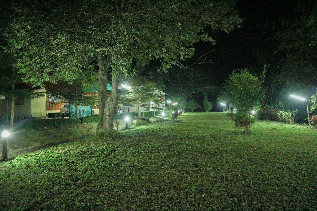 Baan Khue Wieng Resort Mae Sariang Eksteriør billede